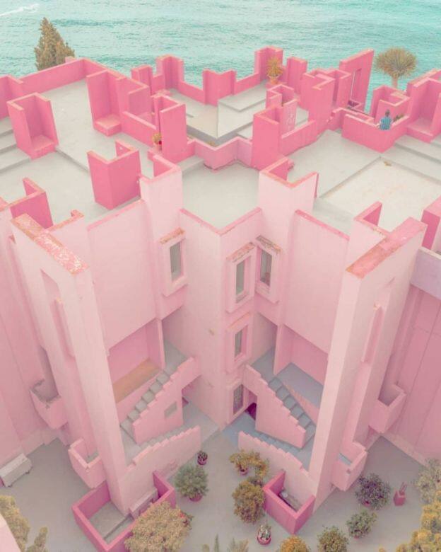 西班牙-La Muralla Roja Travel pink places 粉紅色 打卡 景點 西班牙-La Muralla Roja Travel pink places 粉紅色 打卡 景點