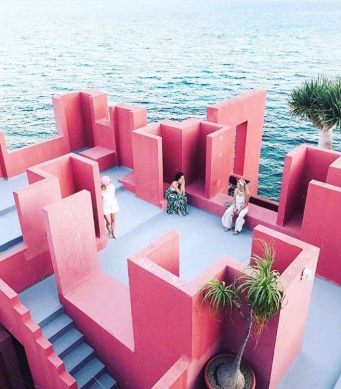 西班牙-La Muralla Roja Travel pink places 粉紅色 打卡 景點 西班牙-La Muralla Roja Travel pink places 粉紅色 打卡 景點