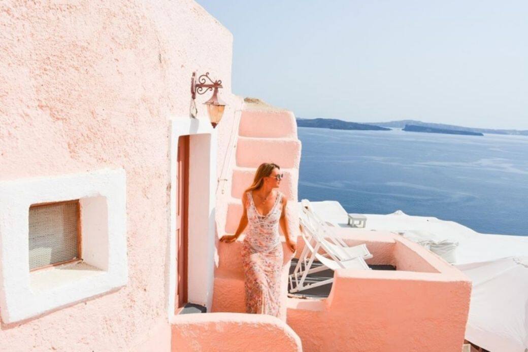 Travel pink places 粉紅色 打卡 景點 聖托里尼-粉紅色洞穴屋 Pink Cave House Travel pink places 粉紅色 打卡 景點 聖托里尼-粉紅色洞穴屋 Pink Cave House