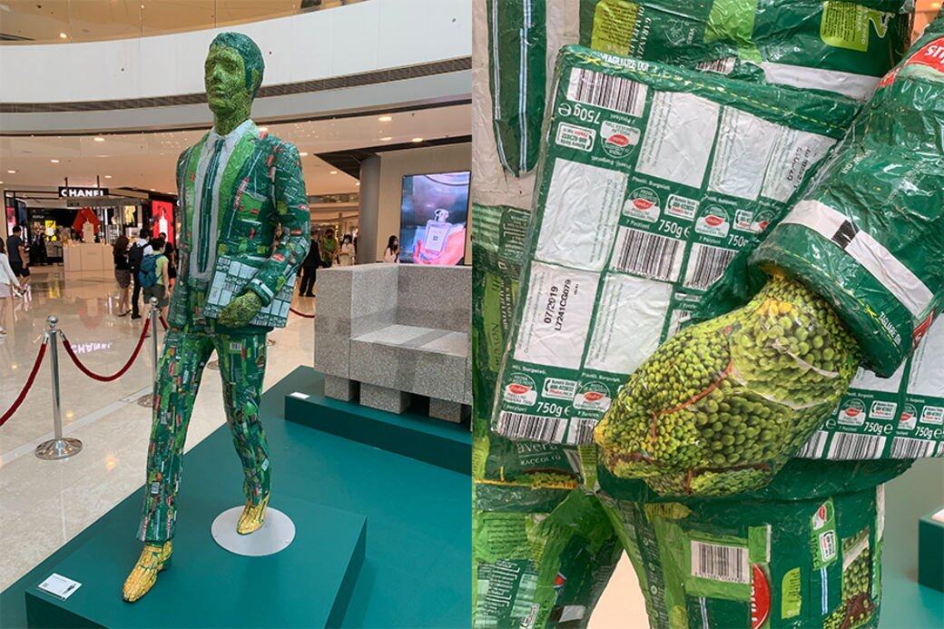 以人像雕像描繪商界中的男與女,物料均由 Herambiente(廢物處理廠)收集的工業加 以人像雕像描繪商界中的男與女,物料均由 Herambiente(廢物處理廠)收集的工業加