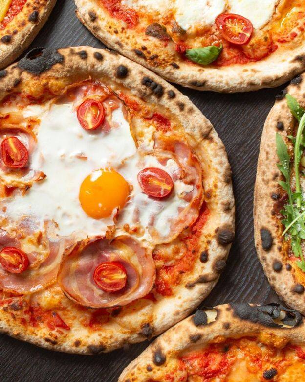 喜歡吃pizza的朋友,一定有聽過這家餐廳,推介的有「古法意式煙肉pizza」,餅底偏 喜歡吃pizza的朋友,一定有聽過這家餐廳,推介的有「古法意式煙肉pizza」,餅底偏