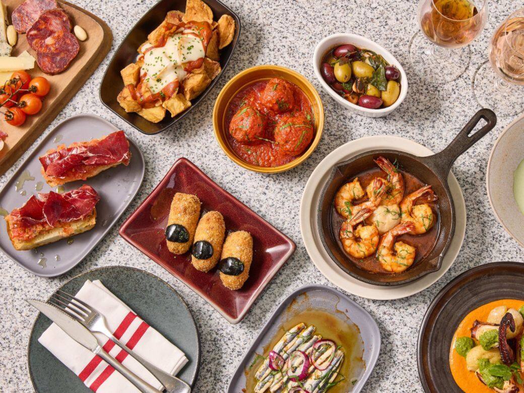 必食地道西班牙餐廳推介：傳統Tapas、海鮮⼤鑊飯Paella、松葉蟹魚子醬奢華入饌！