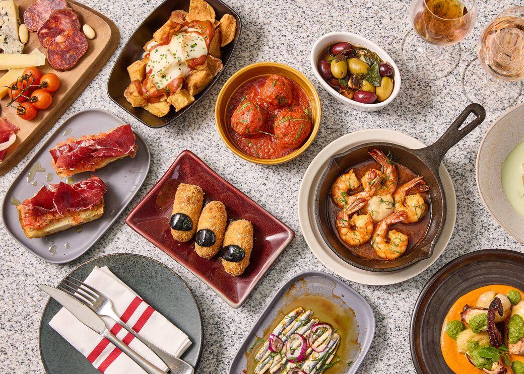 於2021年尾才正式開業的MAJO Tapas Paella Bar,其行政總廚Alberto Sancassani擁有15 多年烹飪西班 於2021年尾才正式開業的MAJO Tapas Paella Bar,其行政總廚Alberto Sancassani擁有15 多年烹飪西班