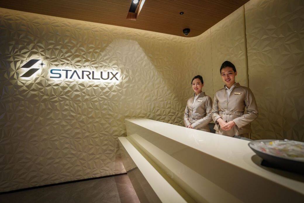 星宇航空首間貴賓室具有星宇專屬風格及建築美學,餐飲服務以Fine Dining 為 星宇航空首間貴賓室具有星宇專屬風格及建築美學,餐飲服務以Fine Dining 為