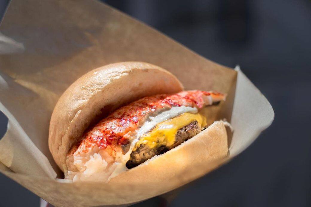 主打外賣Burger,小店因為一個漢堡但用上原隻龍蝦而冒起,實在是以本傷人 主打外賣Burger,小店因為一個漢堡但用上原隻龍蝦而冒起,實在是以本傷人