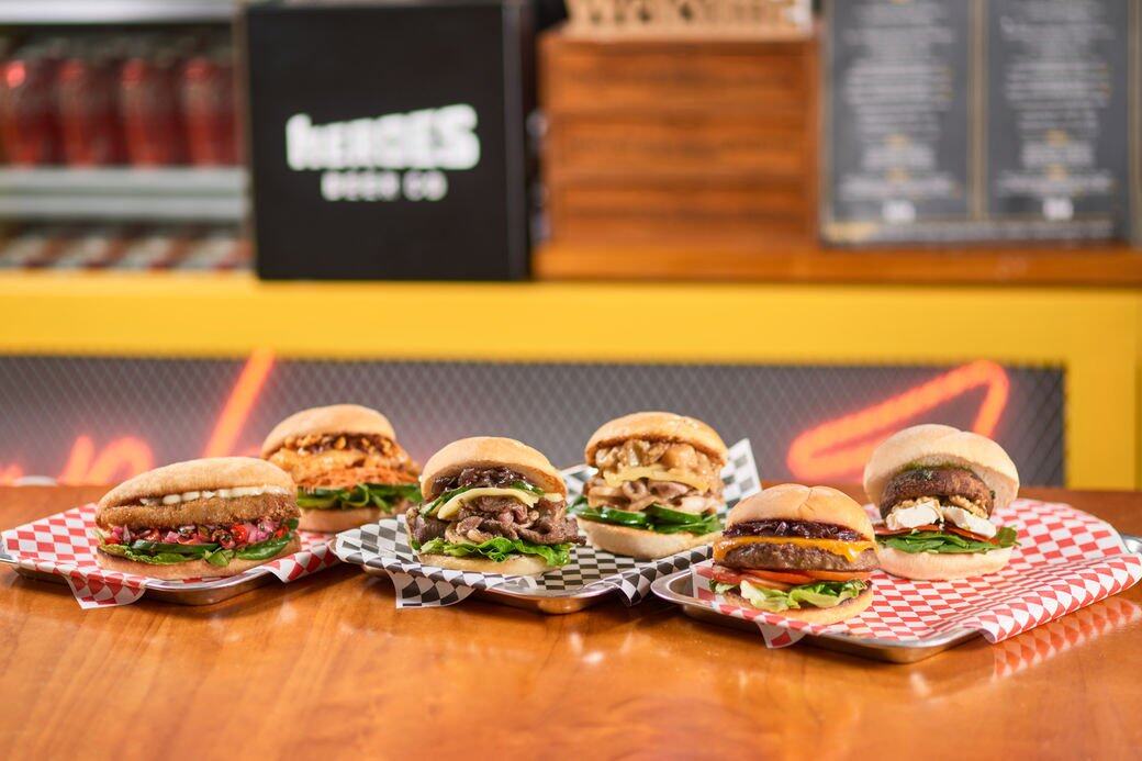 La Casa Burger & Pasta地址:上環文咸東街2號地舖電話:25050555 La Casa Burger & Pasta地址:上環文咸東街2號地舖電話:25050555
