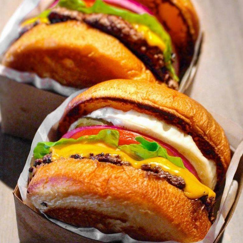 Burger Joys是旅遊網站Big 7 Travel發佈的「全球50間最佳漢堡店」中的第31位，主打以