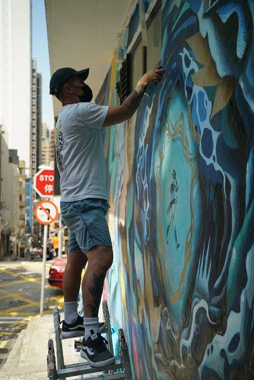 Taxa 並以心臟及海洋為主題，創作出街頭藝術壁畫作品，他表示靈感除了來