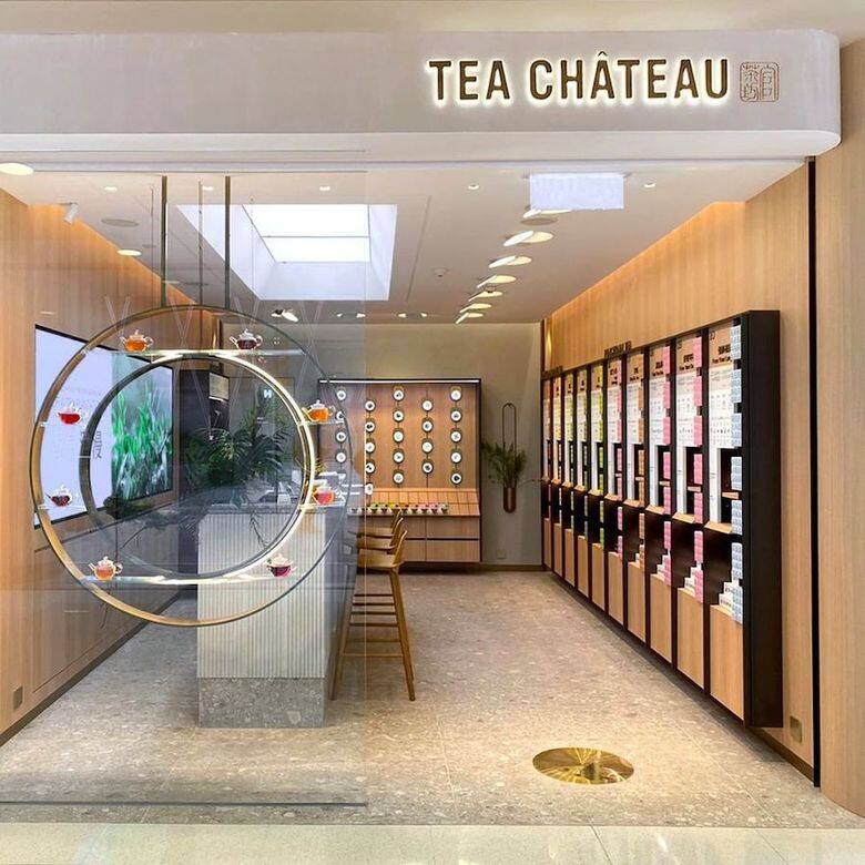 於2020成立的Tea Château,在短短一年時間就改寫了很多人對茶的看法,也令更 於2020成立的Tea Château,在短短一年時間就改寫了很多人對茶的看法,也令更