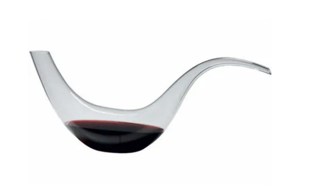 有「酒杯之王」之稱的奧地利品牌Riedel所推出的醒酒器。 有「酒杯之王」之稱的奧地利品牌Riedel所推出的醒酒器。