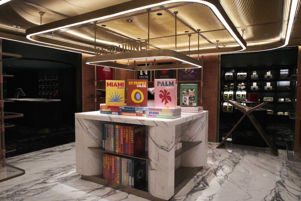 在半島cafe內,你會看到不少由法國著名出版商Assouline製作的多本書籍,涵蓋設 在半島cafe內,你會看到不少由法國著名出版商Assouline製作的多本書籍,涵蓋設