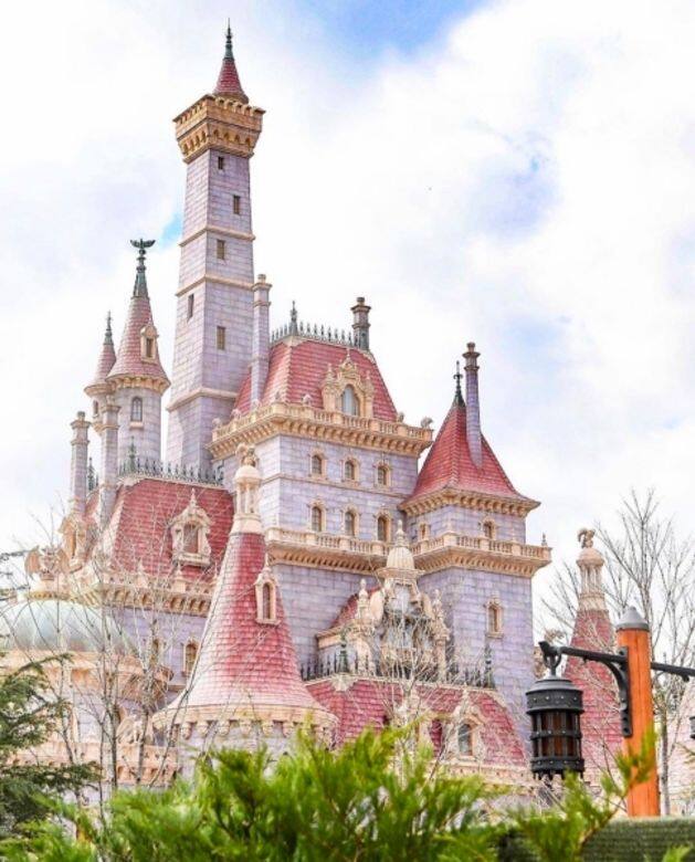 東京迪士尼的新園區「美女與野獸」Fantasy Land 粉紅色公主城堡 東京迪士尼的新園區「美女與野獸」Fantasy Land 粉紅色公主城堡
