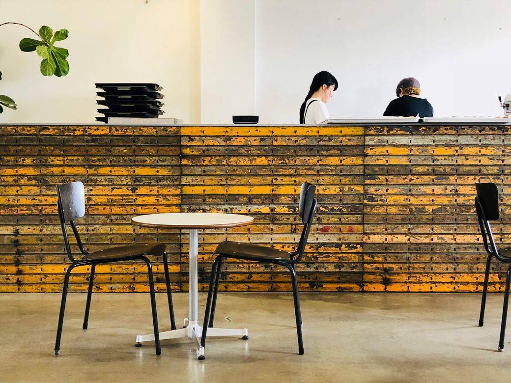 位處漢江鎮站和梨泰院站中間的這間Cafe,佔地三層,建築物的外表非常古 位處漢江鎮站和梨泰院站中間的這間Cafe,佔地三層,建築物的外表非常古