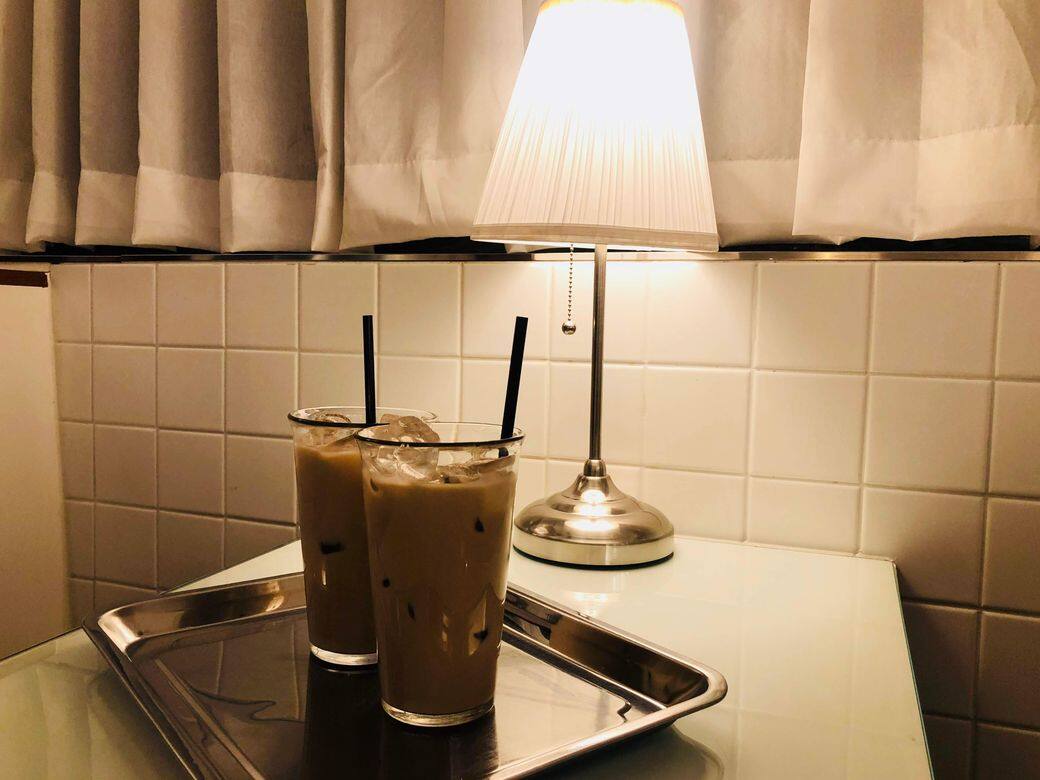 這家在當地滿有人氣的仿香港情懷cafe,聲稱售賣港式飲品及甜品的咖啡 這家在當地滿有人氣的仿香港情懷cafe,聲稱售賣港式飲品及甜品的咖啡