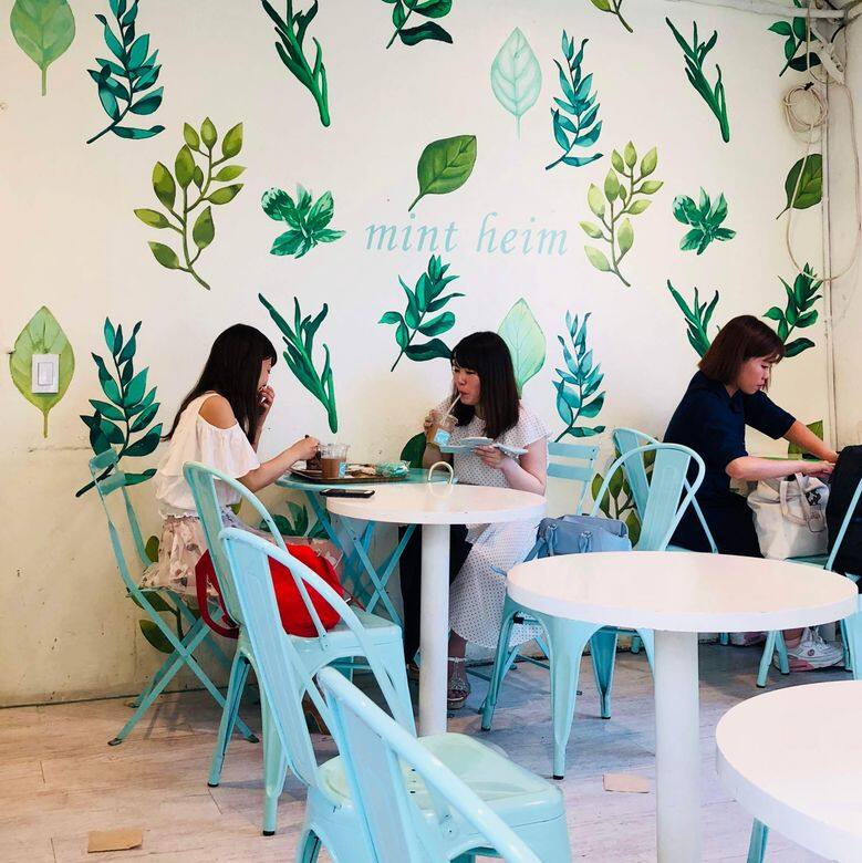 這家在當地滿有人氣的仿香港情懷cafe,聲稱售賣港式飲品及甜品的咖啡 這家在當地滿有人氣的仿香港情懷cafe,聲稱售賣港式飲品及甜品的咖啡