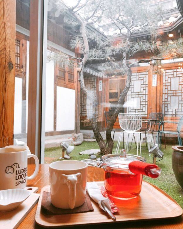 於三清洞,有一間非常有特色的cafe 於三清洞,有一間非常有特色的cafe