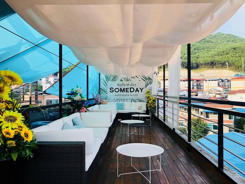 這裡地下是咖啡店,二三樓則是Guesthouse,而天台設有天幕Rooftop Cafe。它的飲品中最有 這裡地下是咖啡店,二三樓則是Guesthouse,而天台設有天幕Rooftop Cafe。它的飲品中最有