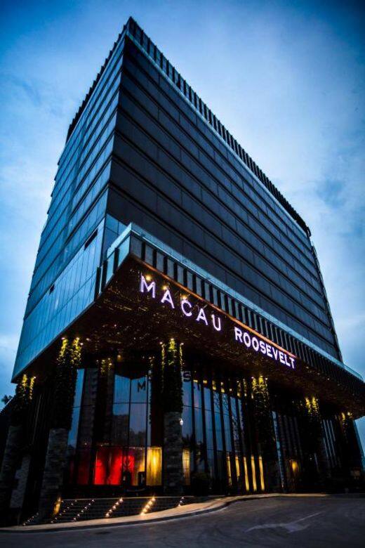 在2017年落成的澳門羅斯福酒店位於氹仔東亞運大馬路。 在2017年落成的澳門羅斯福酒店位於氹仔東亞運大馬路。