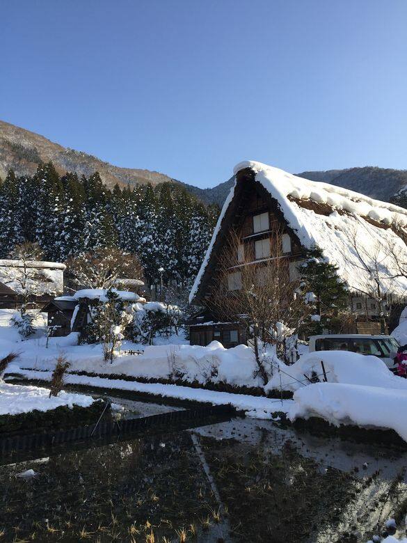 走進日本童話村莊 白川鄉位於岐阜縣西北部白山山麓,是遠離都市喧囂 走進日本童話村莊 白川鄉位於岐阜縣西北部白山山麓,是遠離都市喧囂