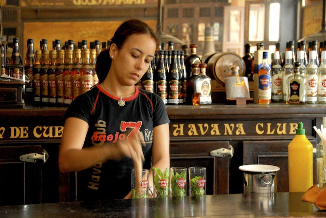 古巴旅行必做事4:喝Rum酒及Mojito古巴有很多好喝的Rum酒,Havana Club是較多遊客 古巴旅行必做事4:喝Rum酒及Mojito古巴有很多好喝的Rum酒,Havana Club是較多遊客