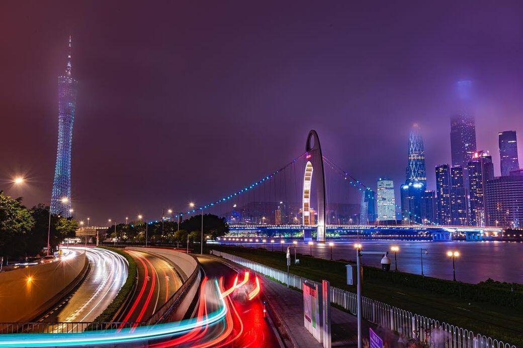 想輕鬆地欣賞廣洲目酣神醉的夜景?可以到珠江碼頭購買珠江夜遊的船 想輕鬆地欣賞廣洲目酣神醉的夜景?可以到珠江碼頭購買珠江夜遊的船
