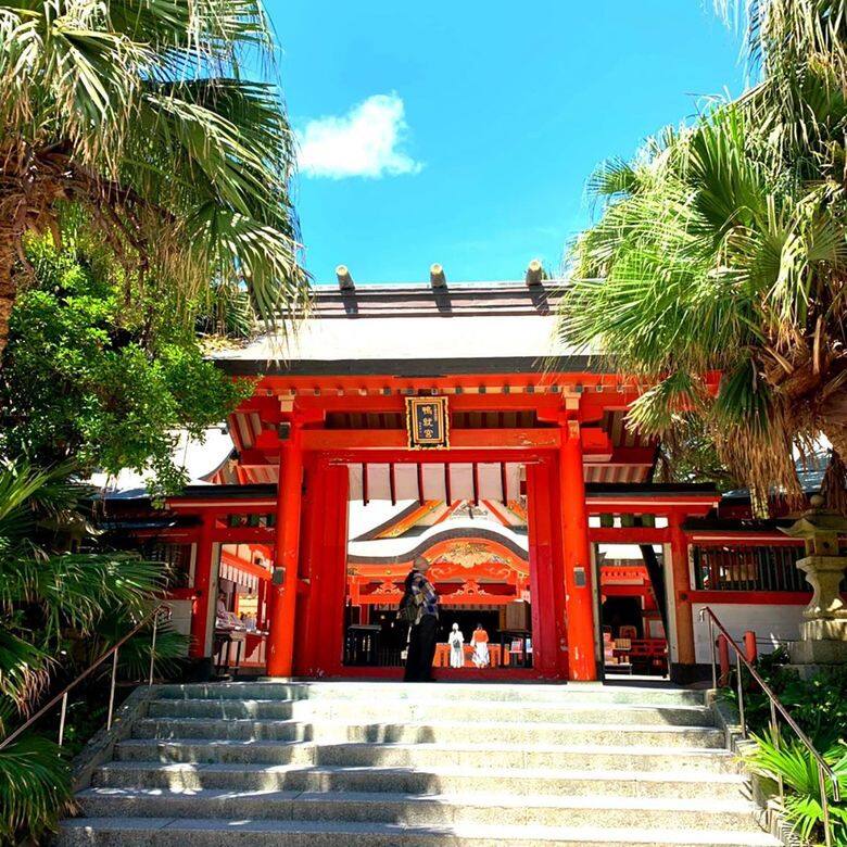 島上的青島神社又名為姻緣之社 島上的青島神社又名為姻緣之社
