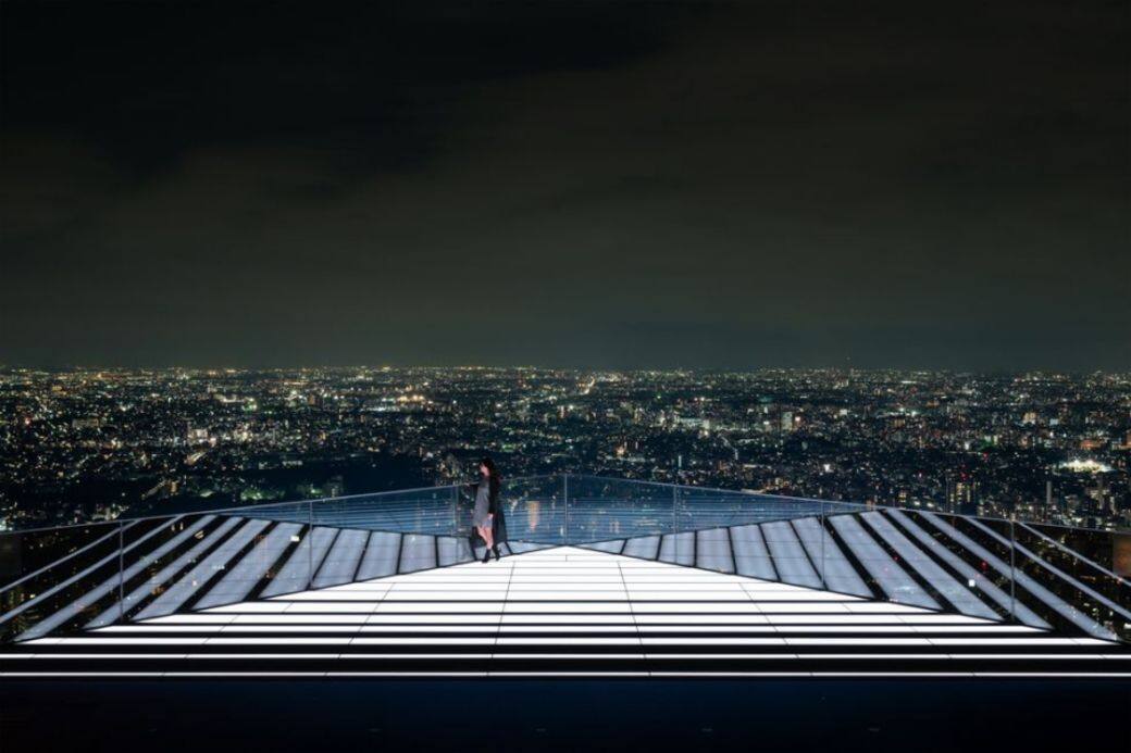 另外,展望台的「CROSSING LIGHT」區域 另外,展望台的「CROSSING LIGHT」區域