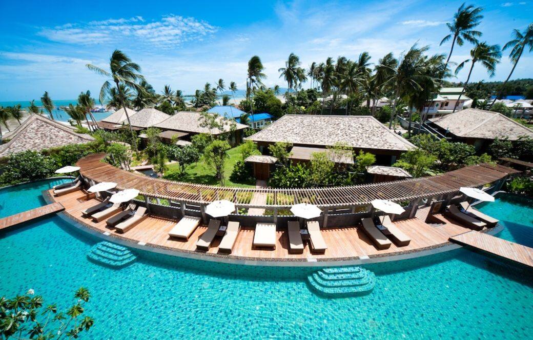 5. Outrigger Koh Samui位於哈努曼灣(Hanuman Bay)海灘上的這所酒店極為熱門,酒店設有室外 5. Outrigger Koh Samui位於哈努曼灣(Hanuman Bay)海灘上的這所酒店極為熱門,酒店設有室外