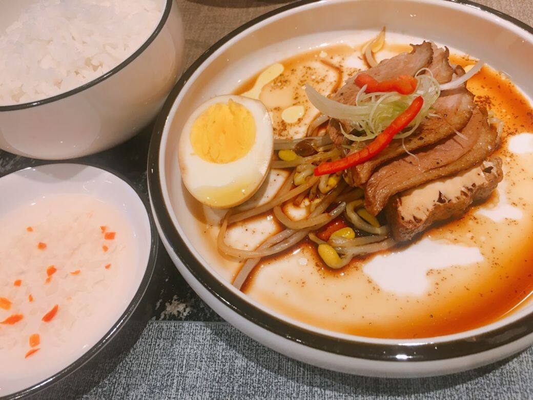 家鄉滷水鵝肉併滷水蛋(配絲苗白飯) 家鄉滷水鵝肉併滷水蛋(配絲苗白飯)