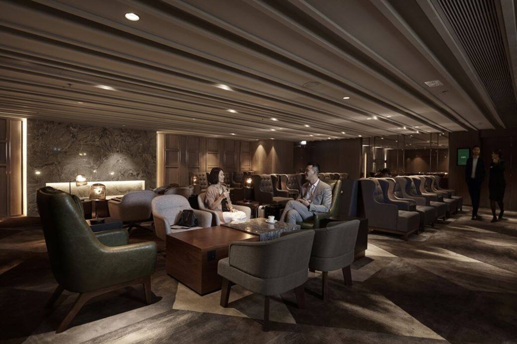 香港環亞優逸庭 Plaza Premium First地址:香港國際機場一號客運大樓離港層六樓 (L 香港環亞優逸庭 Plaza Premium First地址:香港國際機場一號客運大樓離港層六樓 (L