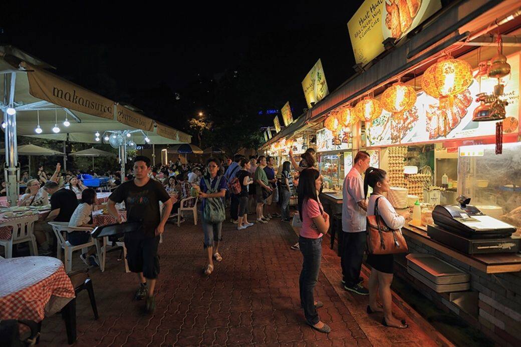 濱海露天熟食中心 (Makansutra Glutton's Bay)濱海露天熟食中心臨海而建,匯聚多個東南 濱海露天熟食中心 (Makansutra Glutton's Bay)濱海露天熟食中心臨海而建,匯聚多個東南