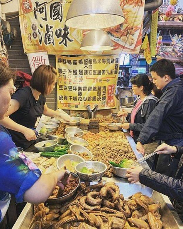 能夠穩佔台北美食榜,這家開業超過30年的老字號小店,滷味及小吃的款 能夠穩佔台北美食榜,這家開業超過30年的老字號小店,滷味及小吃的款