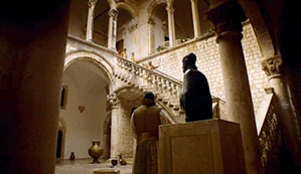 市中心旁有一個文化博物館,由原總督府改建而成,展品雖不多,但這裏最 市中心旁有一個文化博物館,由原總督府改建而成,展品雖不多,但這裏最