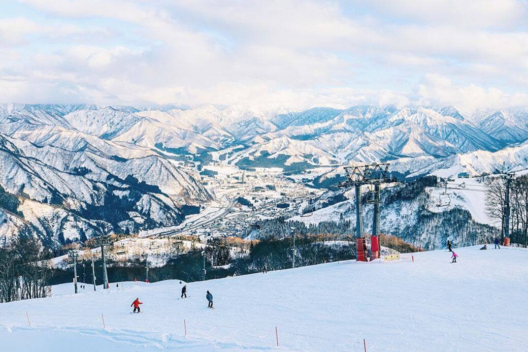 位於滑雪中心的三樓,更設有「SPA GALA之湯」溫泉 位於滑雪中心的三樓,更設有「SPA GALA之湯」溫泉