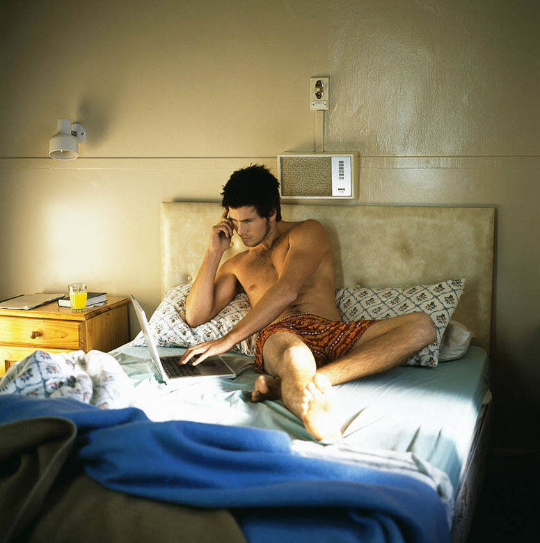 以上說的都是騙取金錢的注意事項,尚有一些騙女人上床的賤男會在Tinder 以上說的都是騙取金錢的注意事項,尚有一些騙女人上床的賤男會在Tinder