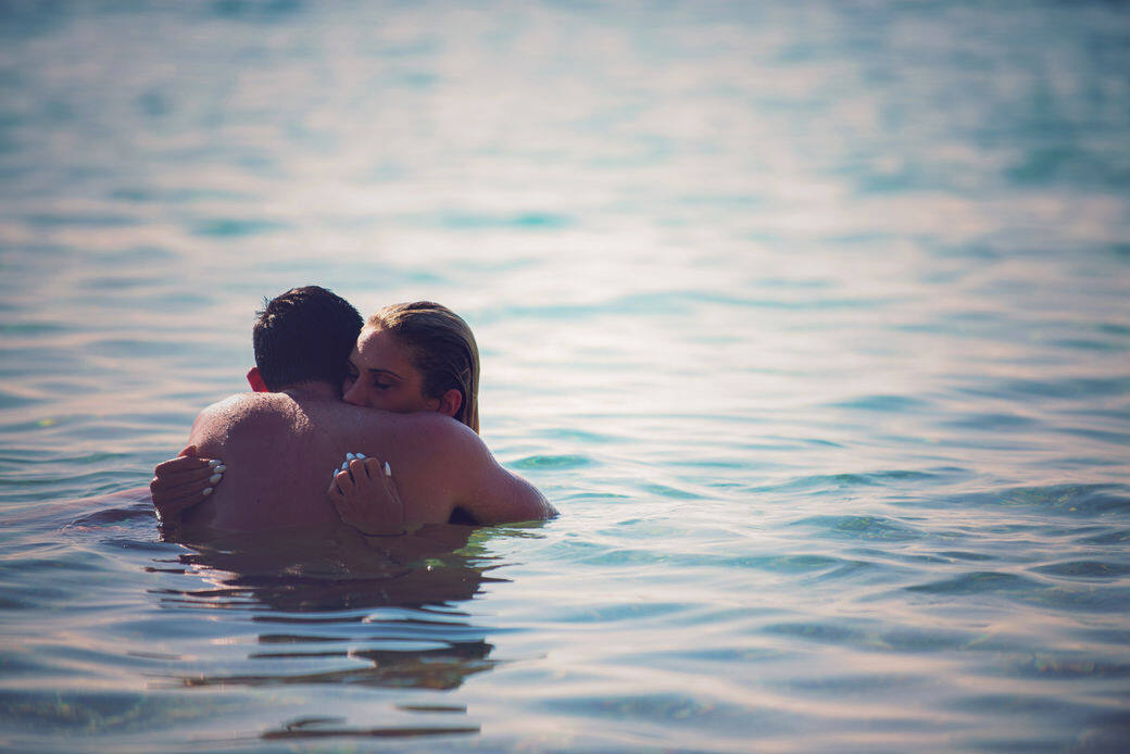 為了尋求刺激感，和男友試過駕車到沙灘 做愛，最後走到海裡偷偷地做，因