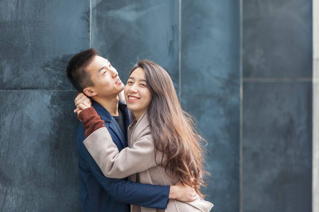 港女是如何煉成的,就是年輕時港女後來嫁著個窩囊無用小男人,然後在 港女是如何煉成的,就是年輕時港女後來嫁著個窩囊無用小男人,然後在