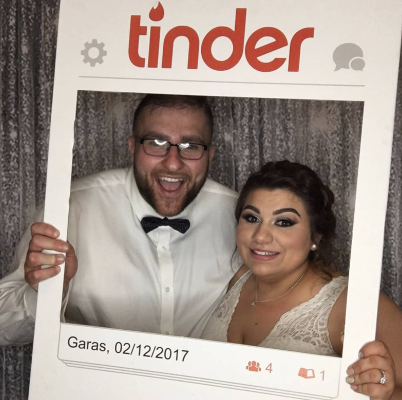 甚至連「結婚蛋糕」也做成Tinder 上配對成功的樣式,真的是有夠可愛!Instagram@bby__cakesss 甚至連「結婚蛋糕」也做成Tinder 上配對成功的樣式,真的是有夠可愛!Instagram@bby__cakesss