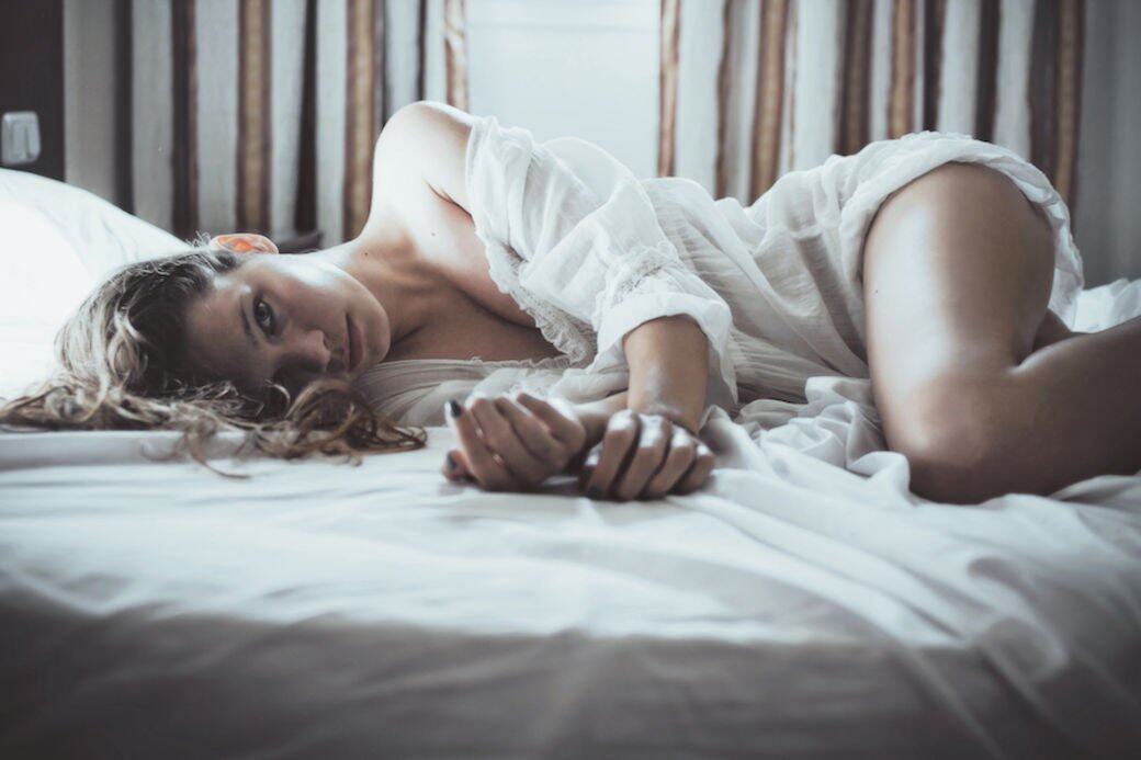 女人自慰TIPS 8:觀看色情圖像當男人一邊看A片一邊自瀆,其實女人也需 女人自慰TIPS 8:觀看色情圖像當男人一邊看A片一邊自瀆,其實女人也需