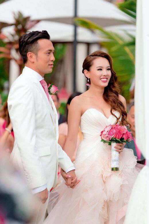 初次邂逅是？楊洛婷 夏威夷粉紅婚禮 | ELLE HK