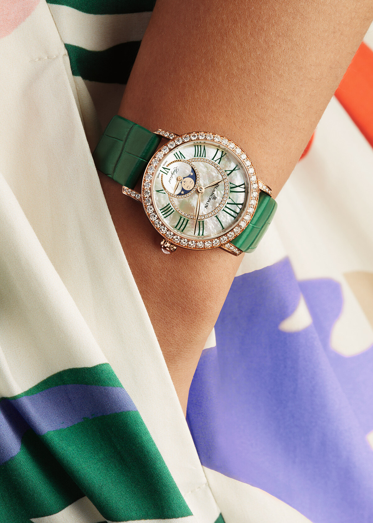 全新Ladybird Colors腕錶採用34.9毫米直徑錶殼，大小適中。