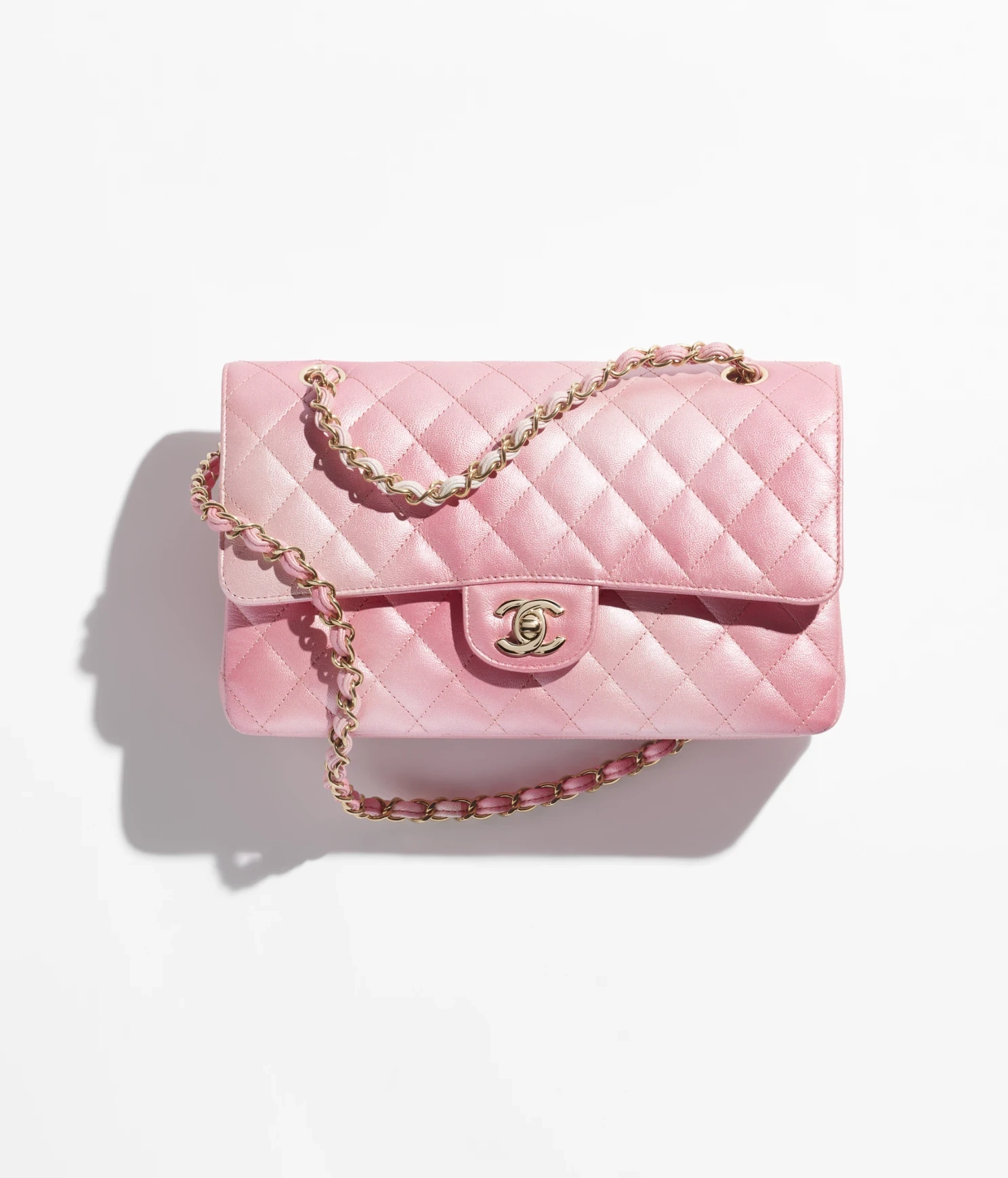 Chanel白色珍珠飾手鏈袋，方形設計及珍珠綴飾更顯復古味道。（$31,200）