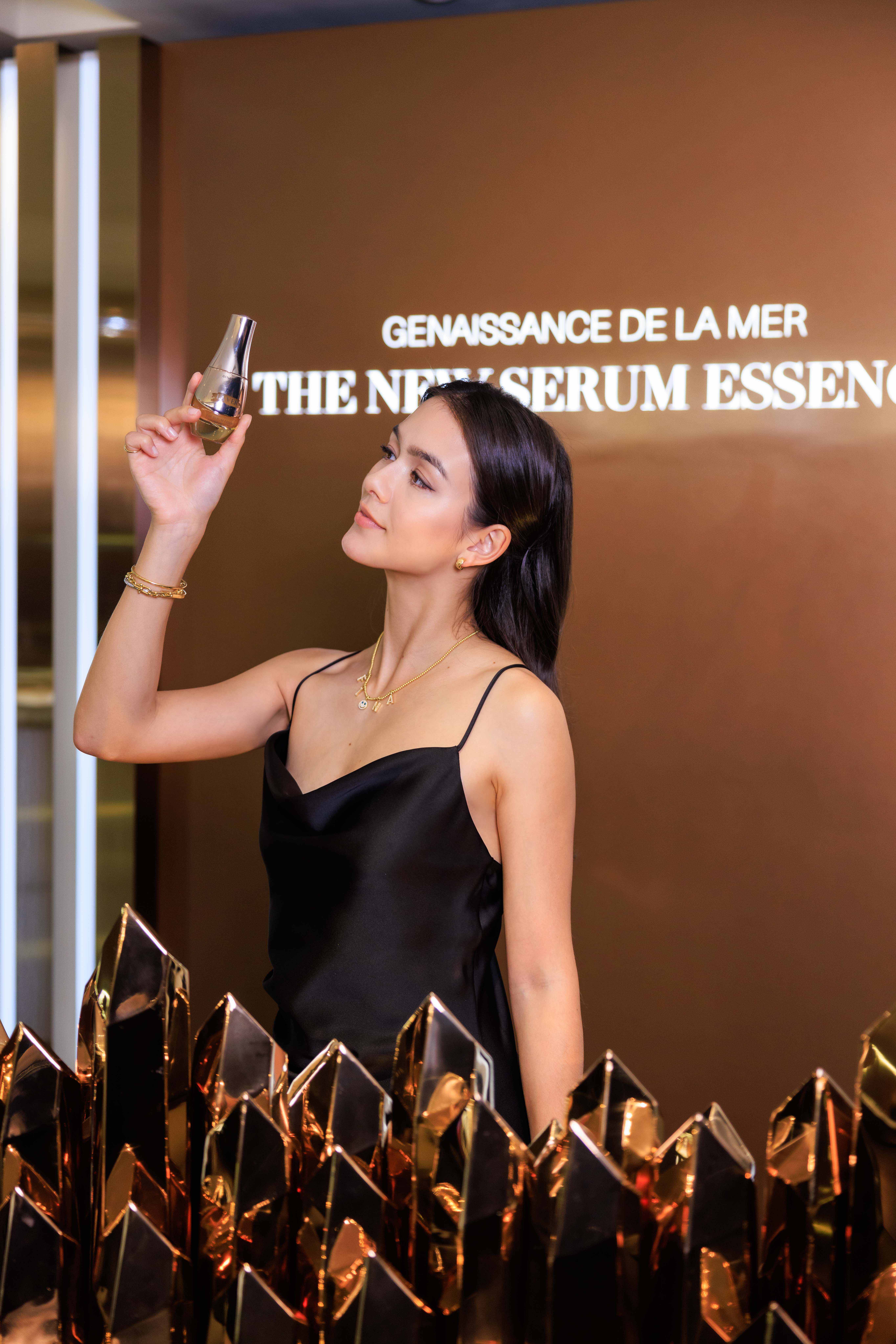 超越時光逆齡之旅!La Mer 最奢華系列隆重呈獻 The NEW Essence Serum 全新昇華鎏金煥膚精華! 超越時光逆齡之旅!La Mer 最奢華系列隆重呈獻 The NEW Essence Serum 全新昇華鎏金煥膚精華!