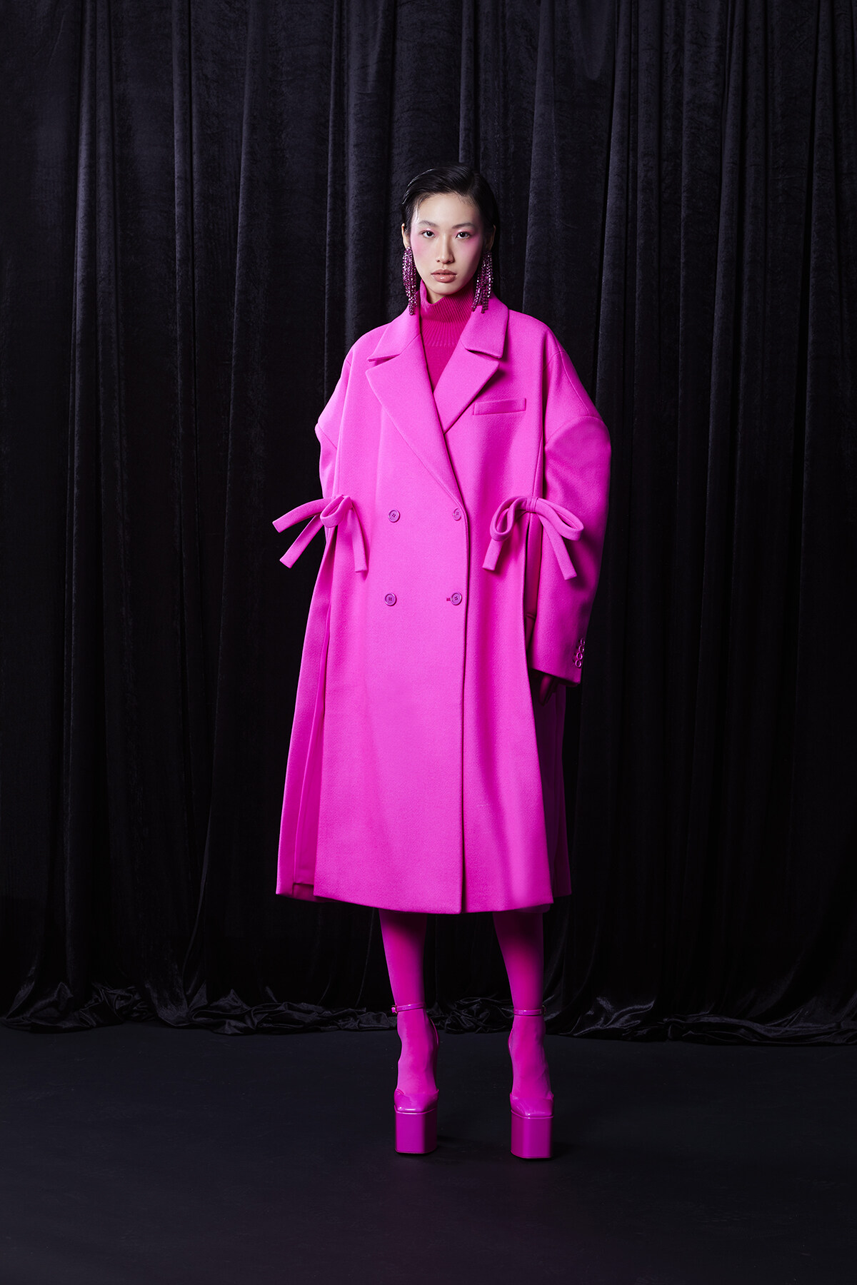 Pink PP系列的粉紅世界是Valentino與Pantone Color Institute合作的結晶。