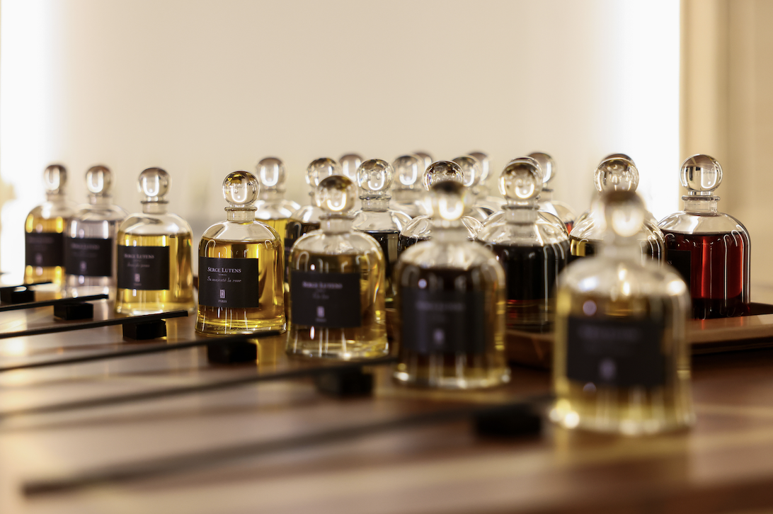 走進Serge Lutens的神秘香水國度！親臨「記憶情感圖書館」中環期間限定店展開一趟奇幻香氣旅程！