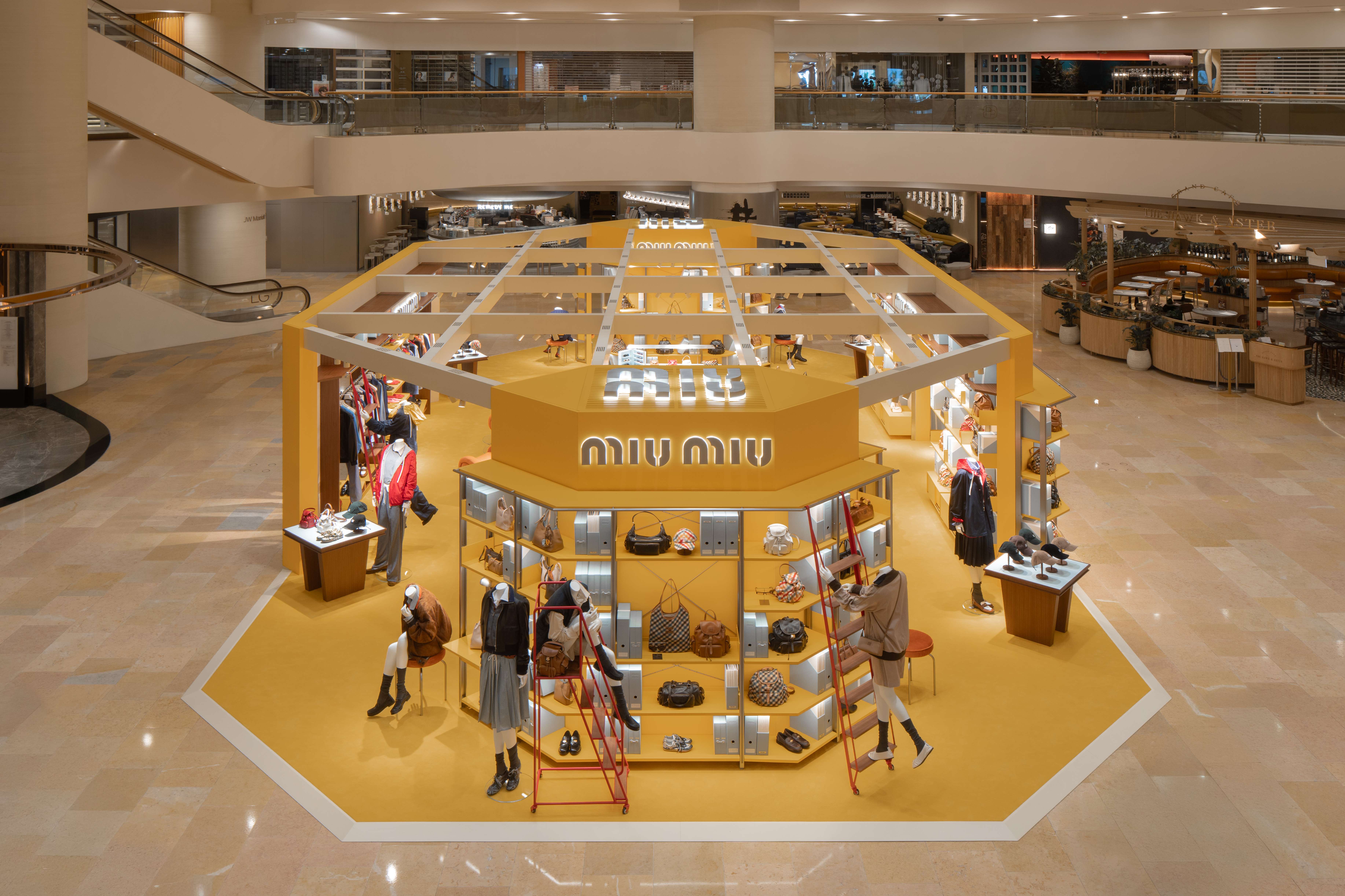 跟韓國演員鄭彩娟逛Miu Miu全新金鐘太古廣場專門店！Atheneum期間限定店必看推薦