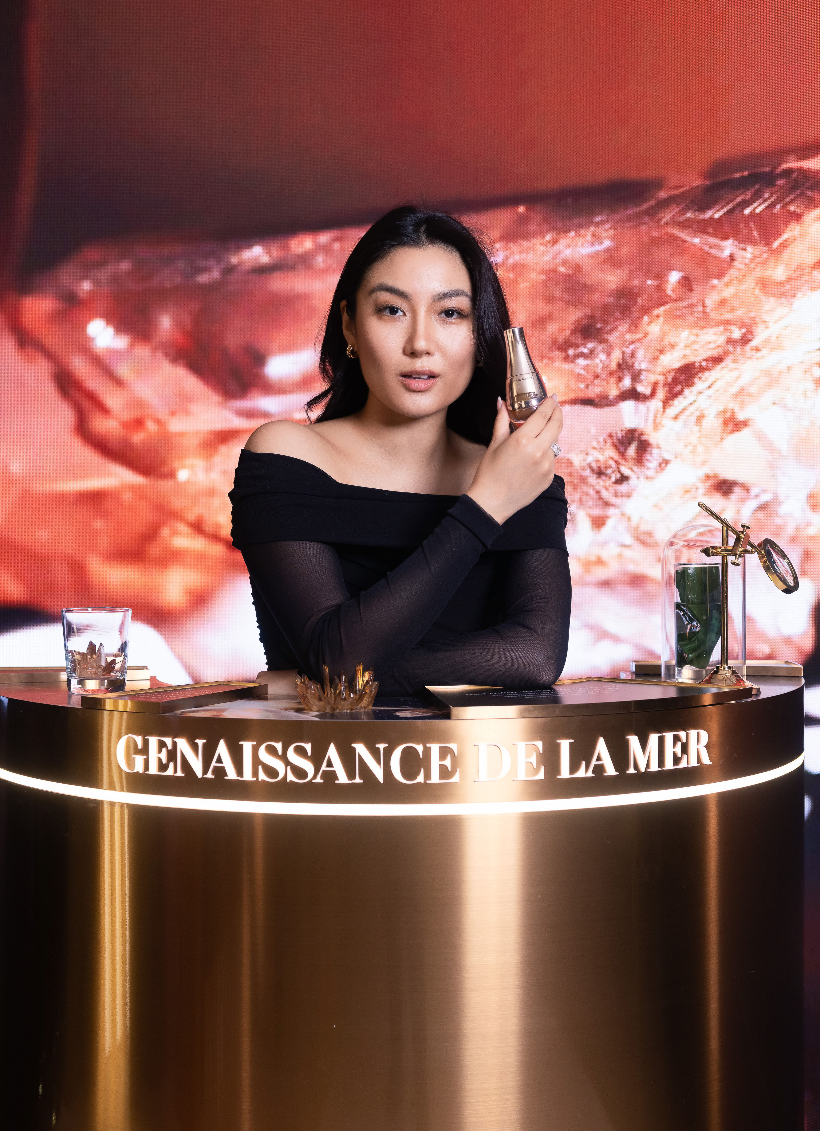 超越時光逆齡之旅!La Mer 最奢華系列隆重呈獻 The NEW Essence Serum 全新昇華鎏金煥膚精華! 超越時光逆齡之旅!La Mer 最奢華系列隆重呈獻 The NEW Essence Serum 全新昇華鎏金煥膚精華!
