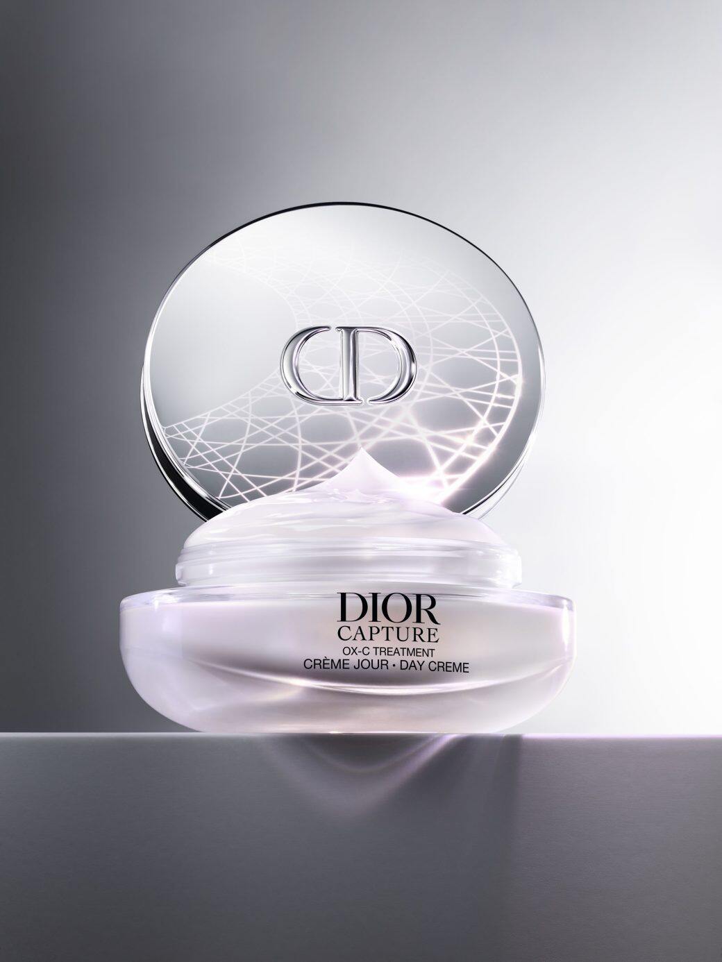 讓肌膚『呼吸』！Dior 完美活能系列喚醒源自內在的光采