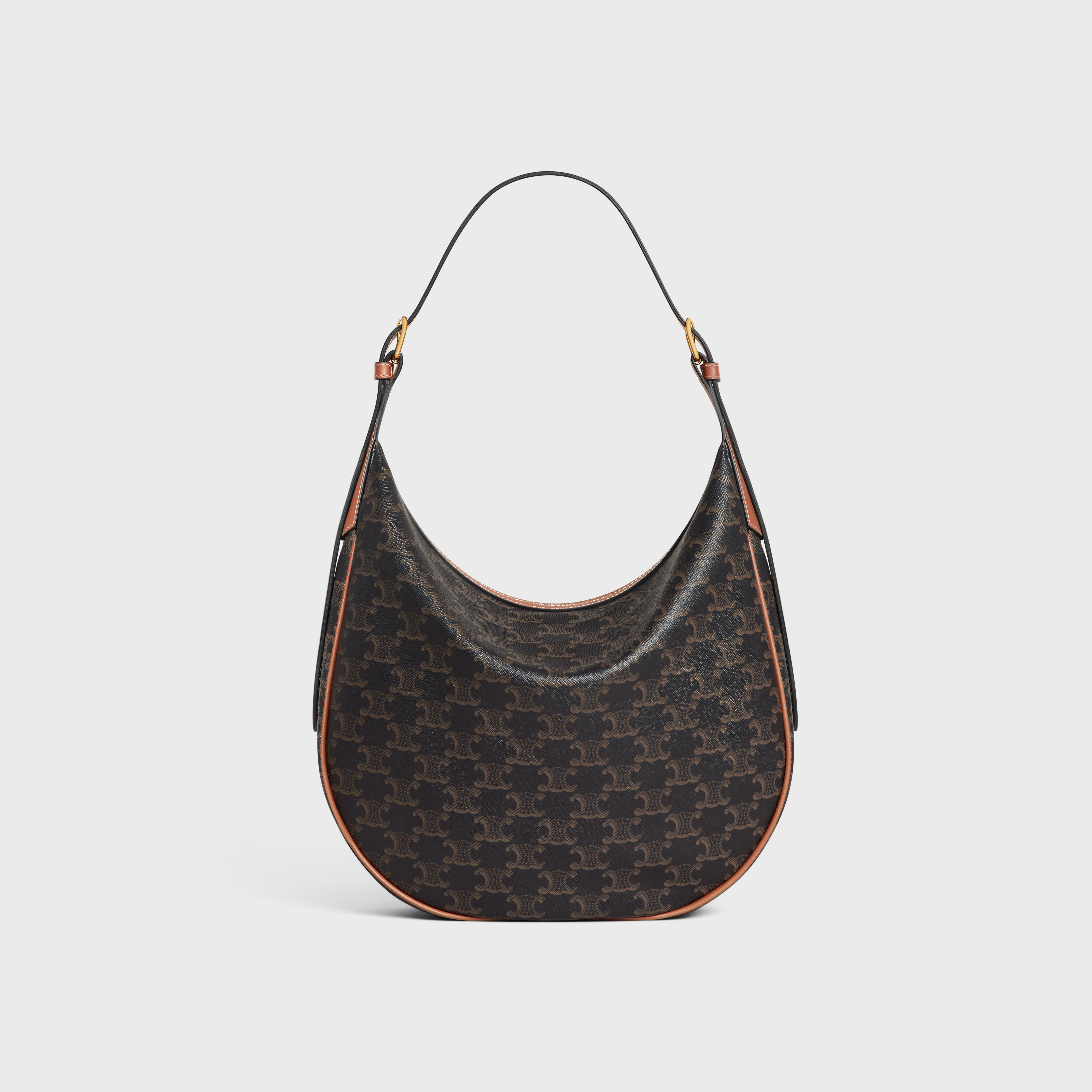 Blackpink Lisa機場穿搭率先背上Celine新款手袋Heloise Bag,宣告腋下包款勢成秋冬大熱選擇 Blackpink Lisa機場穿搭率先背上Celine新款手袋Heloise Bag,宣告腋下包款勢成秋冬大熱選擇