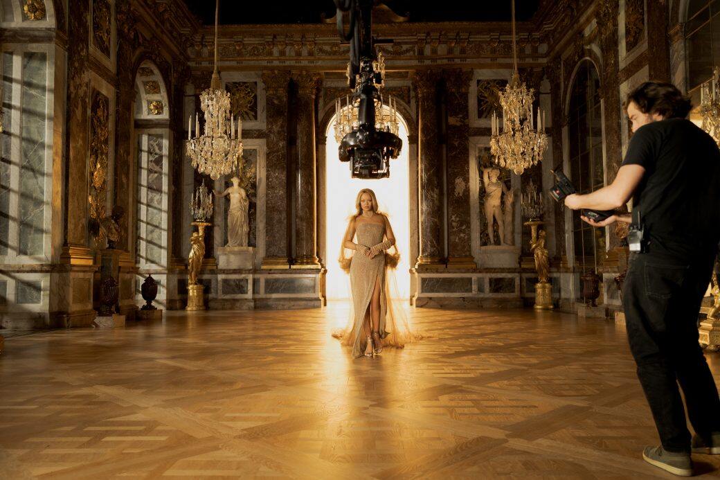 Rihanna 與Dior J'adore的完美相遇! A GOLDEN DREAM